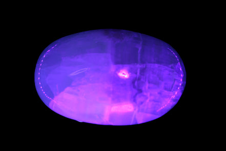 Pistachio Calcite palmstone 121-168g in  UV light