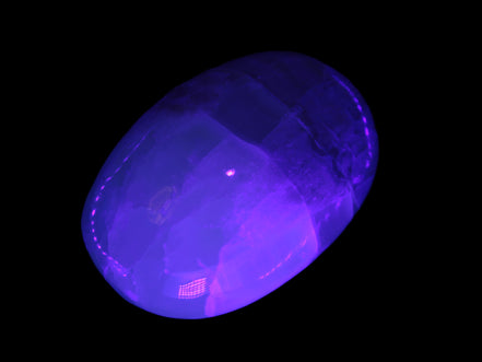 Pistachio Calcite palmstone 121-168g in  UV light