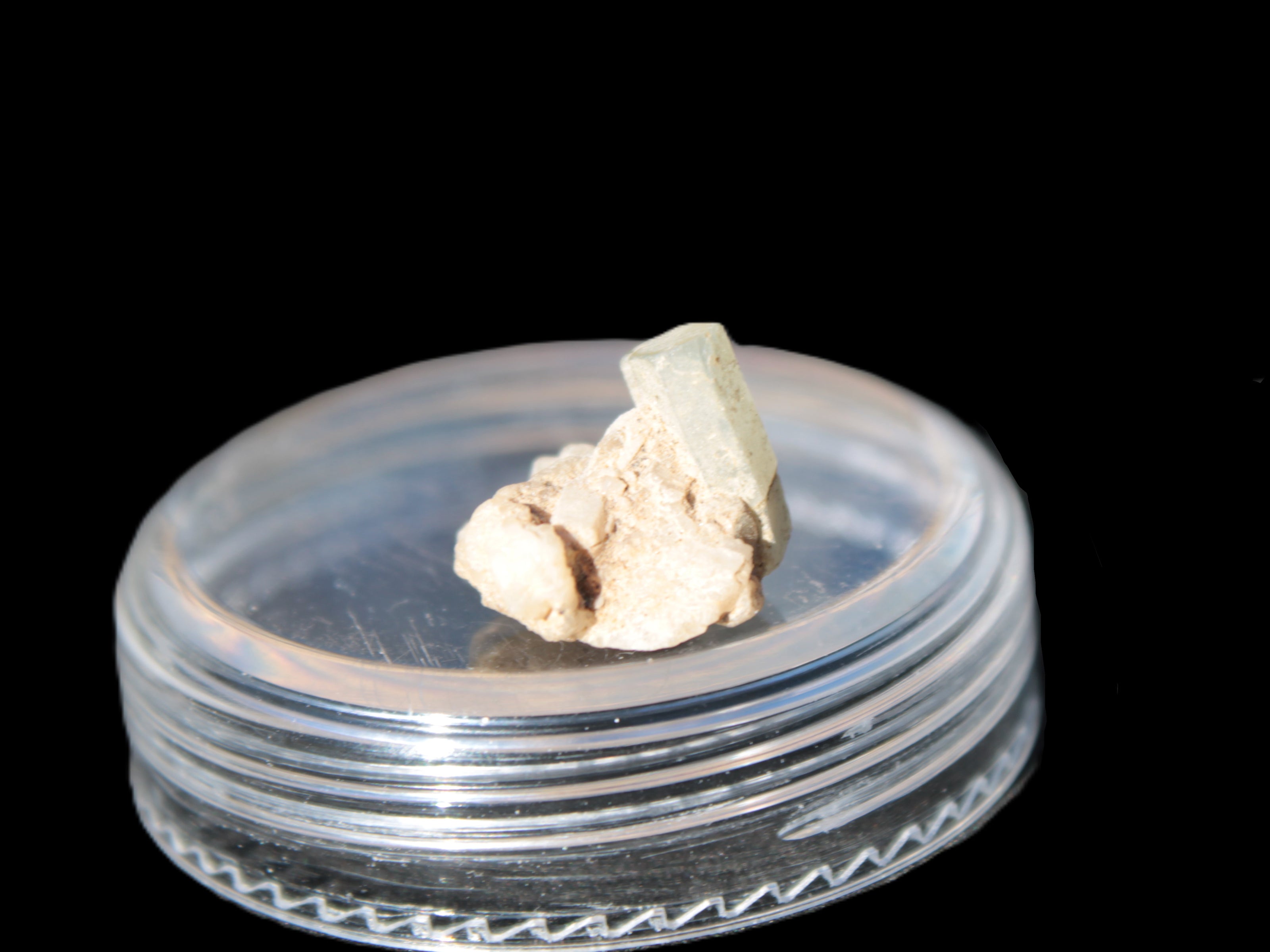 Tiny Green twinned Aquamarine crystal on matrix 7ct 1.4g Rocks and Things