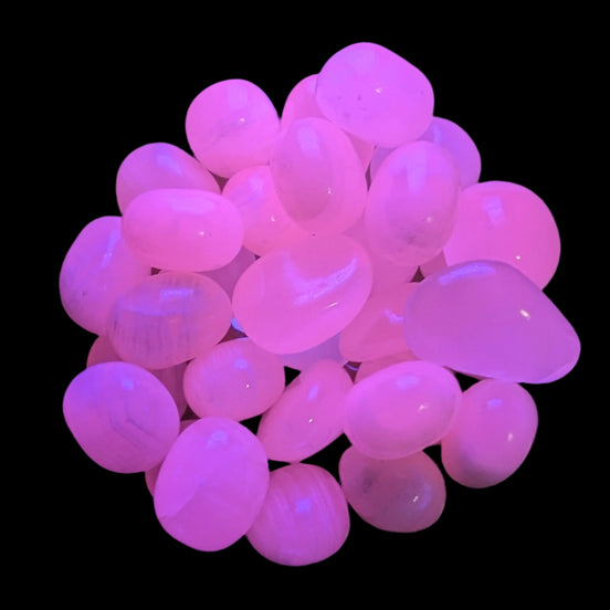 Mangano Calcite UV bright-pink-reactive tumbled stone 4-6g Rocks and Things