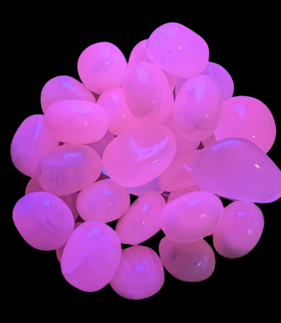 Mangano Calcite UV bright-pink-reactive tumbled stone 4-6g Rocks and Things