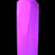 Mangano Calcite UV-reactive obelisk 92mm 157g Rocks and Things