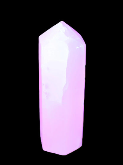 Mangano Calcite UV-reactive obelisk 92mm 157g Rocks and Things