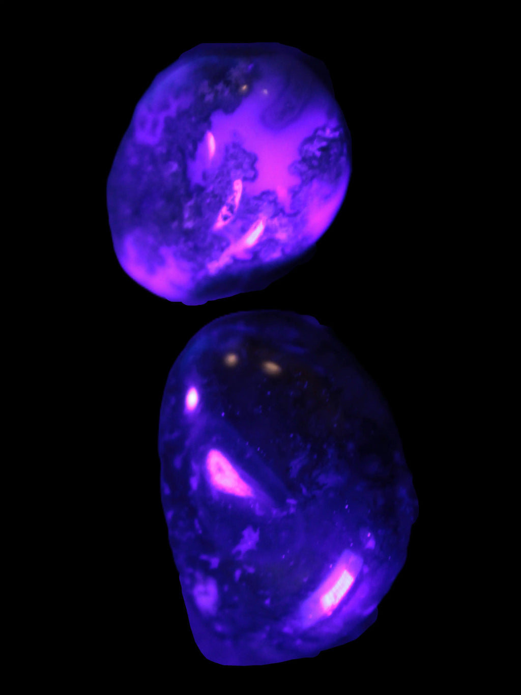 Ocean Moss Agate 2/3 polished stones 20-25g in UV light Rocks and Things Store