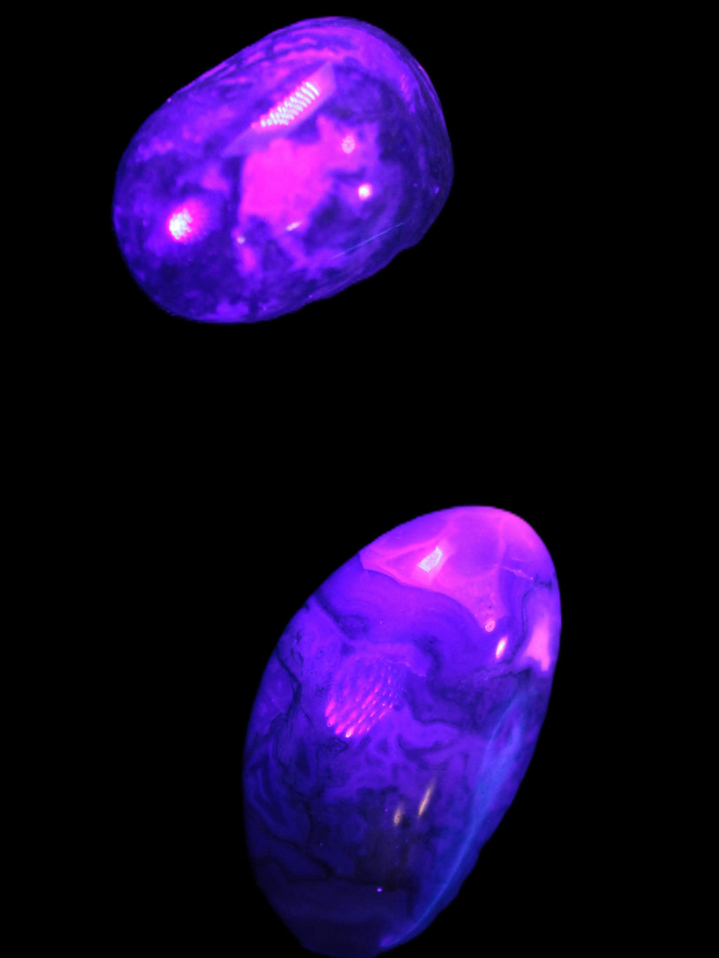 Ocean Moss Agate 2/3 polished stones 20-25g in UV light Rocks and Things Store