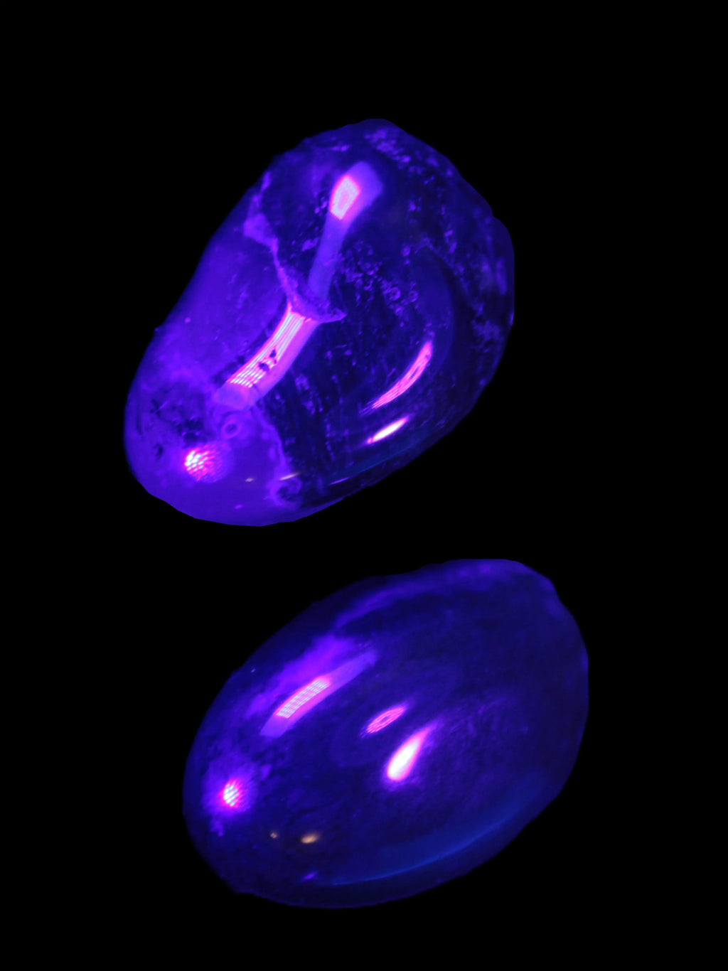 Ocean Moss Agate 2/3 polished stones 20-25g in UV light - Rocks and Things Store