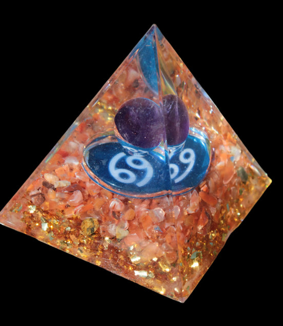 Orgone pyramid 61g - Rocks and Things Store