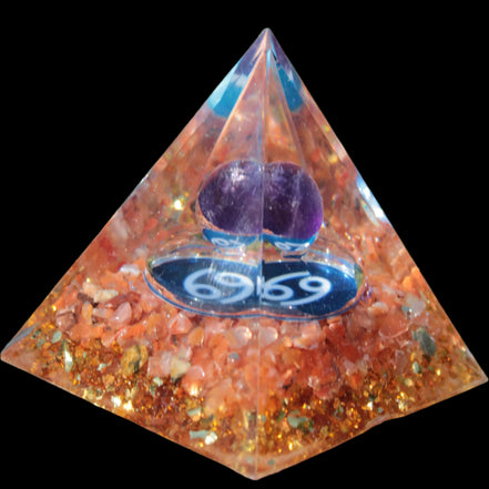 Orgone pyramid 61g - Rocks and Things Store