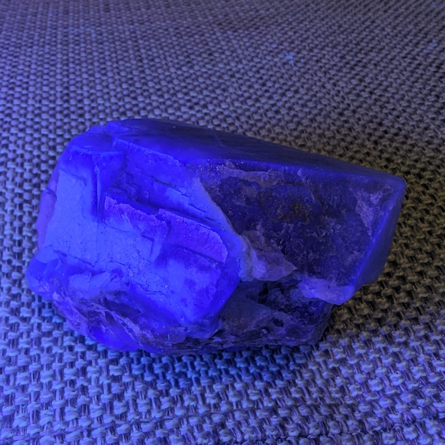 Fluorite cubic cluster UV reactive 328g