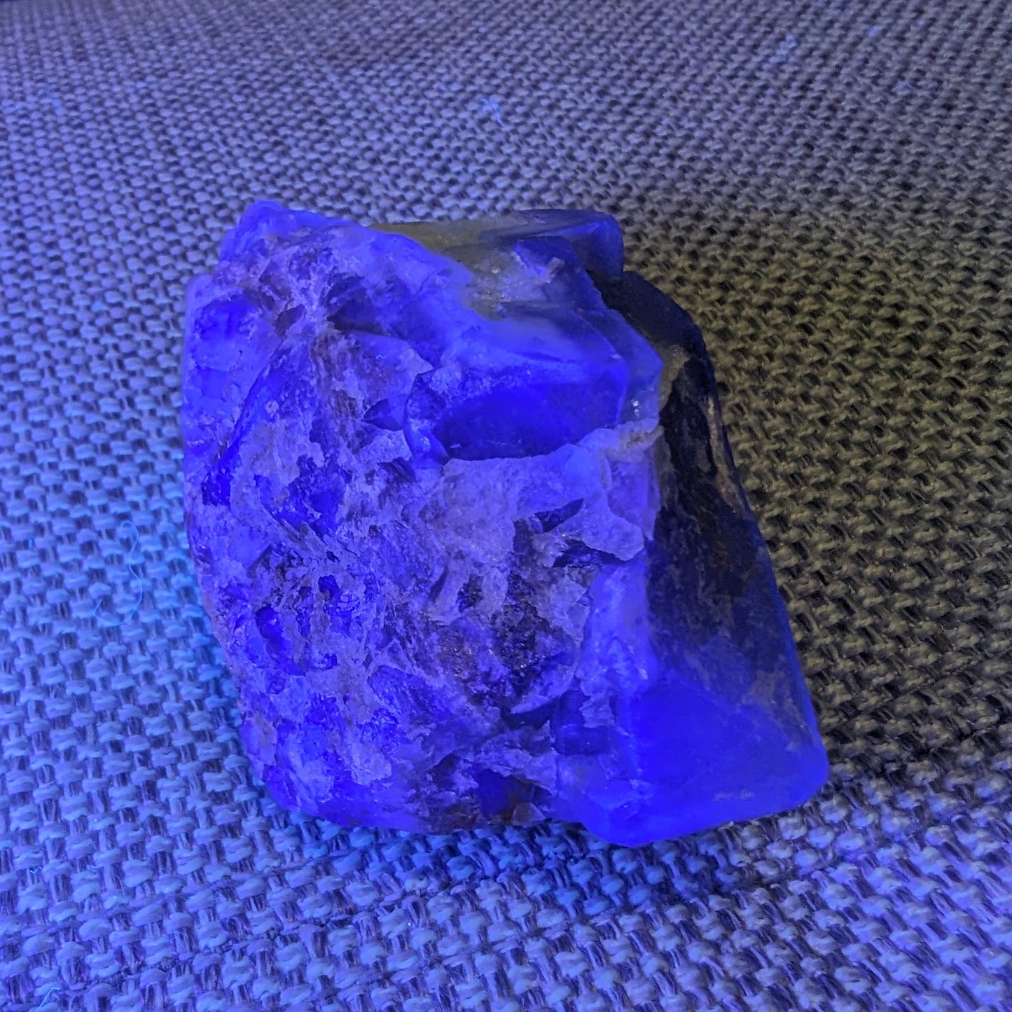 Fluorite cubic cluster UV reactive 328g